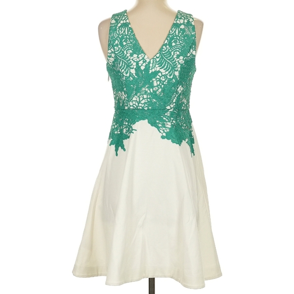 Anthropologie Moulinette Soeurs Cocktail Aplique A Line Fit & Flare Dress Size 8 - Picture 3 of 10